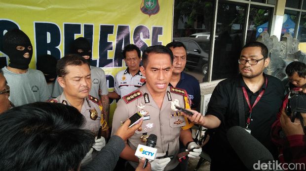 Kapolres Jakarta Utara Kombes Diwyono memberikan keterangan pers.