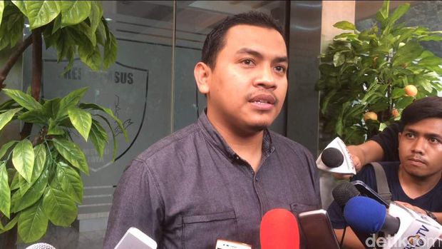 Pengacara Firza Husein, Aziz Yanuar