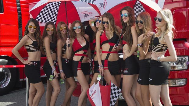 Yang Tersisa dari MotoGP 2017, Gadis Paddock yang Seksi