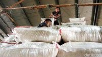 Saat ini pasokan beras yang masuk ke Pasar Induk Beras Cipinang, sebanyak 37 ribu ton.