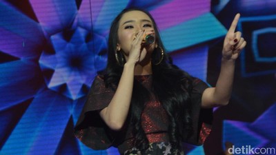 Ogah Mikirin Balajaer, Cita Citata Goyang Terus!