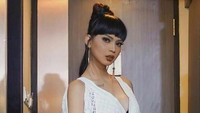 Di akun Instagram-nya, ia juga banyak berpose dengan artis-artis Indonesia selain aktor Kiki Farel. Foto: Instagram @dindasyarif