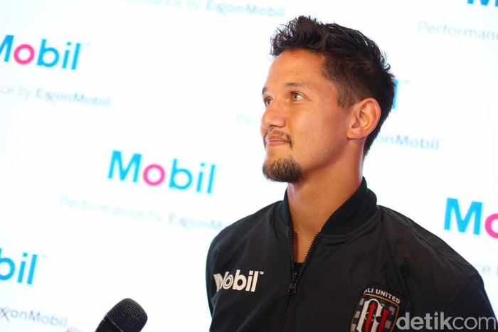 Bali Macet, Irfan Bachdim Lebih Suka Naik Motor