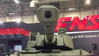 Medium tank hasil kolaborasi kedua negara ini bermesin diesel dengan sistem transmisi otomatis (matic) ini memiliki berat 30-40 ton. Dengan ukurannya yang lebih kecil dari tank pada umumnya, medium tank 7 meter x 3,2 meter x 2,7 meter, ini mampu mengangkut 3 personel, terdiri dari juru kemudi, juru tembak, hingga pemberi komando. Dok, Pindad.