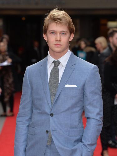 Usaha Taylor Swift Pacaran Diam-diam dengan Joe Alwyn
