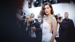 Pesona Bella Hadid dari Rambut Hingga Ujung Kaki