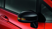 Honda Jazz ini rupanya masih masuk generasi ketiga yang dirilis 3 tahun lalu. Namun ada beberapa perubahan kosmetik di bodi mobil.