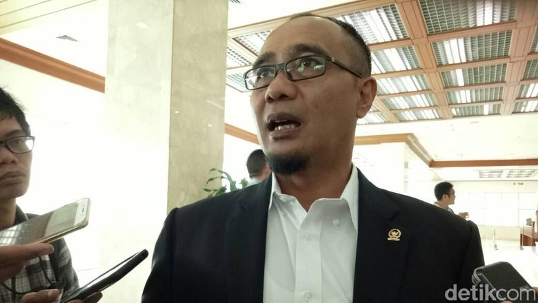 Perombakan Fraksi, Hanura Ambhara Minta DPR Tunggu Putusan PTUN Perombakan Fraksi, Hanura Ambhara Minta DPR Tunggu Putusan PTUN
