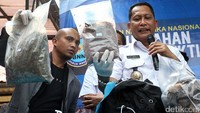 Barang bukti yang dimusnahkan terdiri dari 30.329,5 gram sabu, 498 gram ganjasintesis, 1.518 gram narkotika tanaman, 29.367 butir ekstasi, 62.959 mililiter cairan prekusor, dan 311,2 gram prekusor padat.