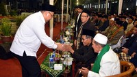 Ia menghadiri HAFLAH attasyakkurlilikhtitam Ke 8 Di API (Asramah Pelajar Islam) ASRI Syubbanul wathon bersama KH Muhammad syusup fudori, ketua yayasan pondok pesantren API ASRI Tegalrejo Magelang. Foto: dok Kemendes
