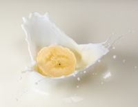 Ini Akibatnya Jika Makan Pisang Bersamaan dengan Minum Susu