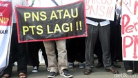 Ketiga, ILP PTNB mendesak pemerintah mengevaluasi penegerian PTNB jika masalah SDM tidak dapat diselesaikan.