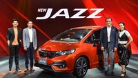 Dengan transmisi Continuously Variable Transmission (CVT) 7 speed, yang bisa diatur lewat paddle shift di setir. Untuk mempermudah pengendara di jalan tol ada Cruise Control System, dan sistem ECO Assist yang membantu mengurangi konsumsi BBM. Mesin Honda Jazz di Thailand sanggup meminum bensin E85