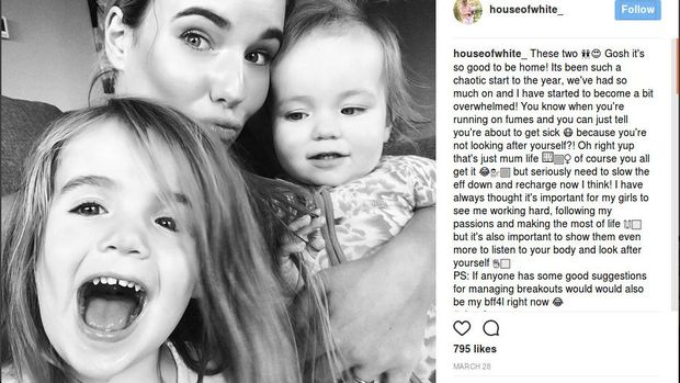 Olivia dan kedua putrinya (Foto: Instagram/Olivia White)