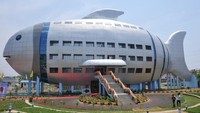 Di India, gedung Badan Pengembangan Perikanan Nasional berbentuk seperti ikan. Pool/Getty Images.