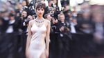 Emily Ratajkowski Itu Seksi Abis