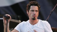 Live8 konser Berlin BERLIN - 2 Juli: Chris Cornell band Audioslave tampil di konser Live8 2 Juli 2005 di pusat Berlin. Konser gratis adalah salah satu dari sepuluh pertunjukan Internasional simultan termasuk Philadelphia, Berlin, Paris, London, Barrie, Tokyo, Cornwall, Moskow dan Johannesburg. Konser mendahului KTT G8 (Juli 6-8) untuk meningkatkan kesadaran bagi MAKEpovertyHISTORY. (Photo by Sean Gallup/Getty Images)