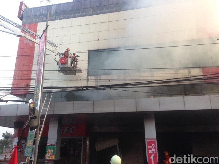 Kebakaran di Ramayana Pasar Minggu, Lalu Lintas Macet