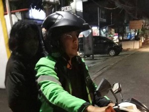 Heboh Foto Perempuan Tua Penumpang Ojek Online Disangka Hantu