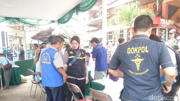  Operasi anti narkoba di Terminal Kampung Rambutan, Jakarta Timur, Kamis (18/5/2017)