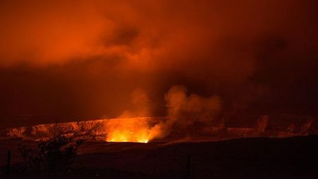 Kawah ini disebut juga danau lava (National Park Service)