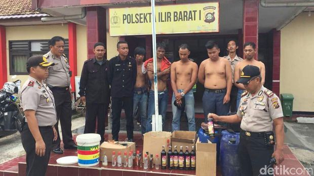 Aksi Kejar-kejaran Warnai Razia Miras dan Premanisme di Palembang