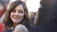 Marion Cotillard hadir dalam Ismaels Ghosts (Les Fantomes dIsmael) screening pada acara the 70th annual Cannes Film Festival di Palais des Festivals pada 17 Mei 2017. Foto: Pascal Le Segretain/Getty Images