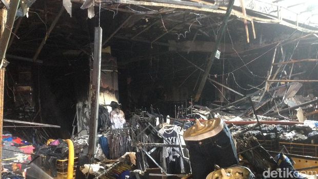 Begini Penampakan Ramayana Pasar Minggu yang Terbakar
