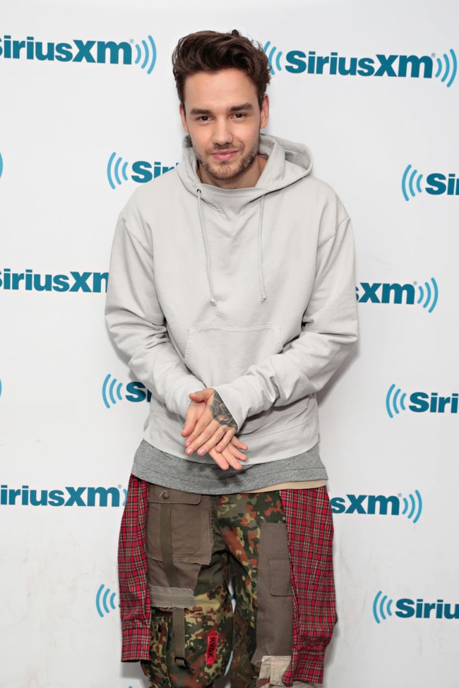 Liam Payne pernah mem-posting beberapa foto dirinya sedang tiduran di ranjang pada Agustus 2019 tanpa busana atasan. Namun salah satu foto memperlihatkan area torso hingga hampir ke bagian intimnya yang kemudian membuat netizen heboh. Personel One Direction itu pun langsung menghapusnya. Foto: Dok. Getty Images