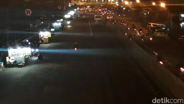 Ramai di Malam Jumat, Apa Saja Isi Lapak Obat Kuat Kaki Lima?