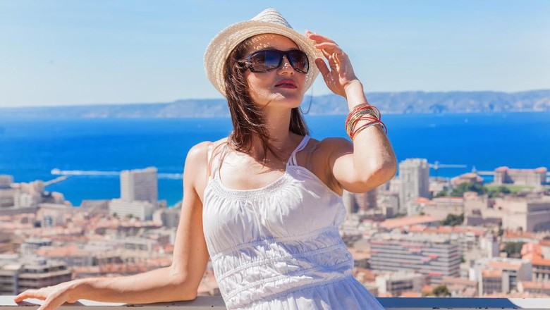 Pantai di Dunia yang Penuh Wanita Cantik