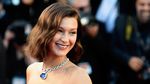Pesona Bella Hadid dari Rambut Hingga Ujung Kaki
