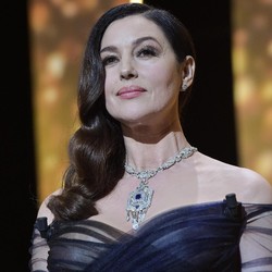 Monica Bellucci Putus Cinta di Usia Matang