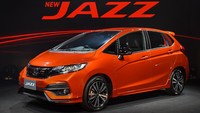 Lampu LED-nya juga baru yang dilengkapi dengan lampu Daytime Running Lights (DRL).