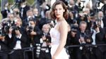 Pesona Bella Hadid dari Rambut Hingga Ujung Kaki