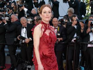 Ada Pemabuk Tidur di Sofa, Julianne Moore Langsung Jual Rumah