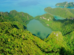 Mitos Kesuburan di Danau Dayang Bunting