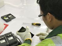 Begini Proses Pemusnahan Ponsel 