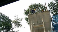 Dengan demikian, koridor 1 akan memiliki 6 stasiun pemberhentian, antara lain Stasiun depot di Jalan Pegangsaan Dua Kelapa Gading, stasiun Mal Kelapa Gading, stasiun Kelapa Gading Boulevard, stasiun Pulomas, Stasiun Pacuan Kuda hingga Stasiun Velodrome di arena balap sepeda Velodrome di Rawamangun, Jakarta Timur. Pool/Citra Fitri Mardiana.