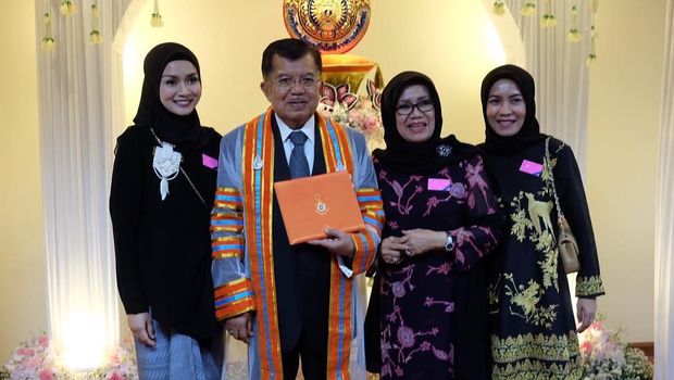 Foto: Gaya Hijab Simpel Chairani Jusuf Kalla