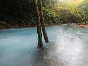 Pulau Seram Punya Danau Berasap yang Jarang Orang Tahu