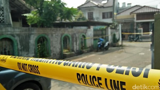 Rumah korban yang meninggal di pelukan ibu.
