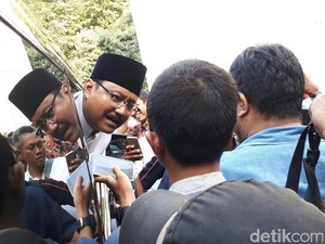 Polemik Bansos, Gus Ipul: Nantinya Surabaya Bisa Kelola SMA/SMK