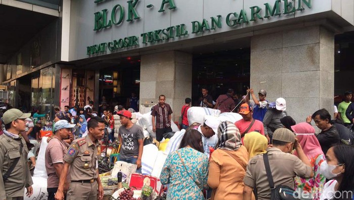 Tata Tanah Abang, Sandi Yakin Tak Ada Cemburu antara Toko dan PKL