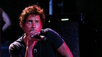 Live8 konser Berlin BERLIN - 2 Juli: Chris Cornell band Audioslave melakukan Lollapalooza 2003 di Irvine, California IRVINE, CA - 16 Agustus di: vokalis Audioslave Chris Cornell melakukan di panggung utama selama acara di Lollapalooza di amfiteater Verizon 16 Agustus 2003 di Irvine, California. Lollapalooza adalah festival tindakan multi yang berkeliling negara. (Photo by Carlo Allegri/Getty Images)
