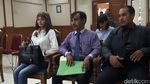 Penampakan Kirana Larasati di Sidang Cerai Perdana