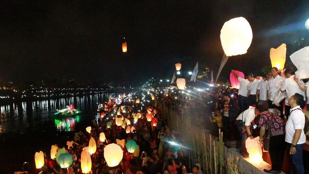 Keriuhan 4700 lampion di BKB