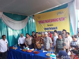 Pemerintah Operasi Pasar Bawang Putih di Pasar Induk Osowilangun