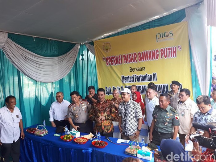 Pemerintah Operasi Pasar Bawang Putih di Pasar Induk Osowilangun