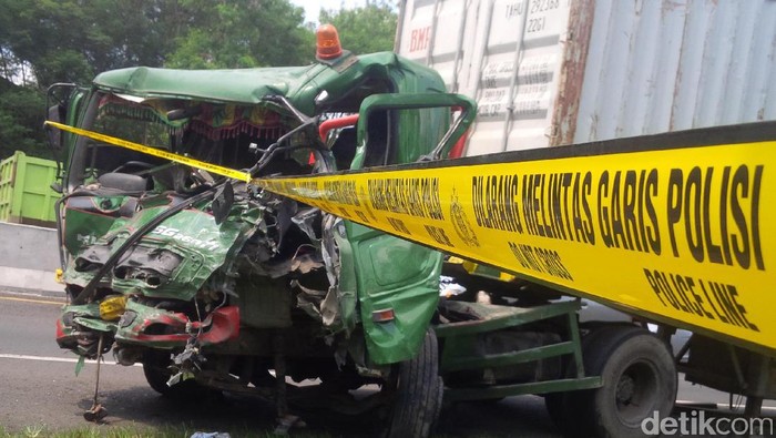 Polisi Olah TKP Tabrakan Beruntun Tol Cipularang Pakai Scanner 3 Dimensi